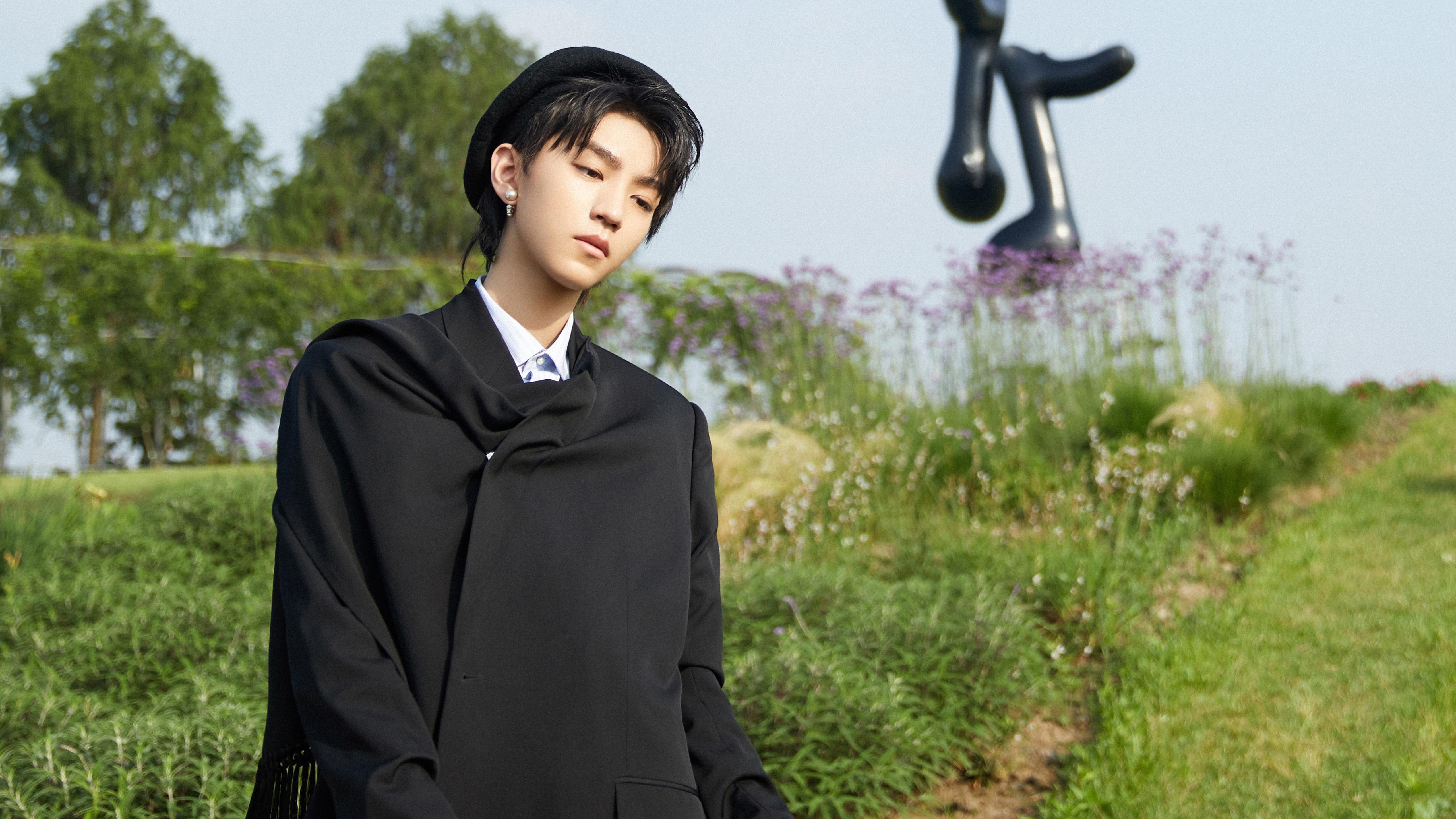 西班牙青少年骑手在国际马术比赛中获得优异成绩,展现潜力。,西班牙骑士教程视频