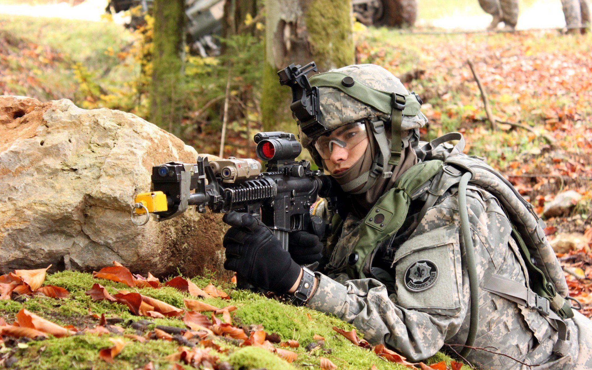 华体会手机在线-英超激烈争夺，豪门纷纷奋战追赶